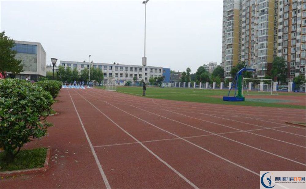2020年成都成飛中學高中的分數(shù)線是多少？