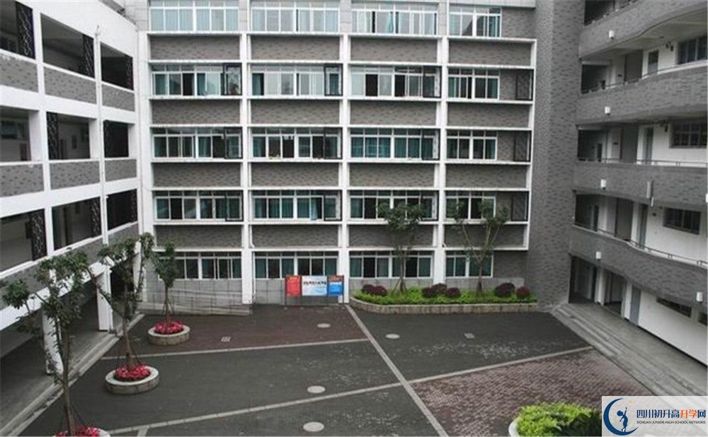 成都樹德協(xié)進(jìn)中學(xué)的住宿條件怎么樣？