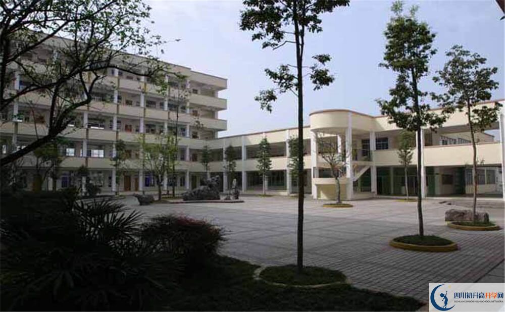 都江堰外國(guó)語(yǔ)實(shí)驗(yàn)學(xué)校住宿條件怎么樣？