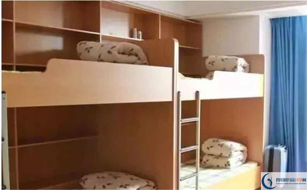 成都七中嘉祥外國語學(xué)校住宿費用是多少？