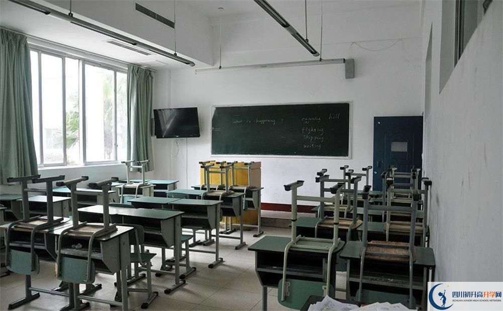 成都外國語學校高一多久放一次假？