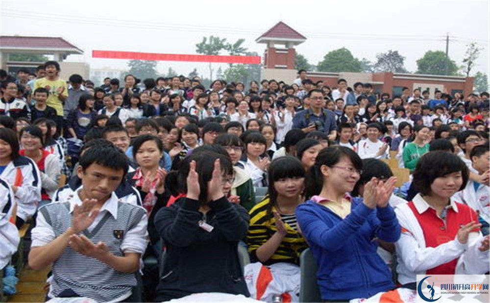 敖平中學(xué)住宿費(fèi)用是多少錢(qián)？