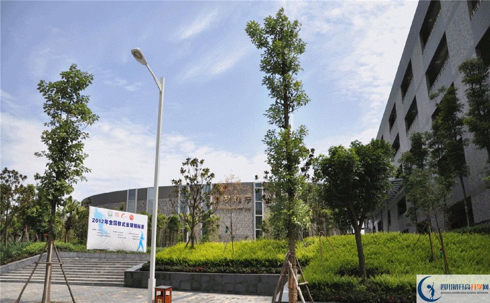 石室天府中學(xué)住宿費(fèi)用是多少？