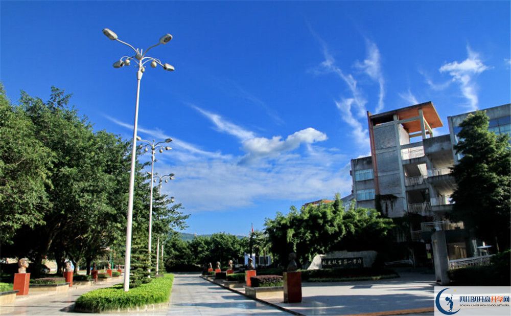 成都市龍泉中學(xué)的地址怎么走？