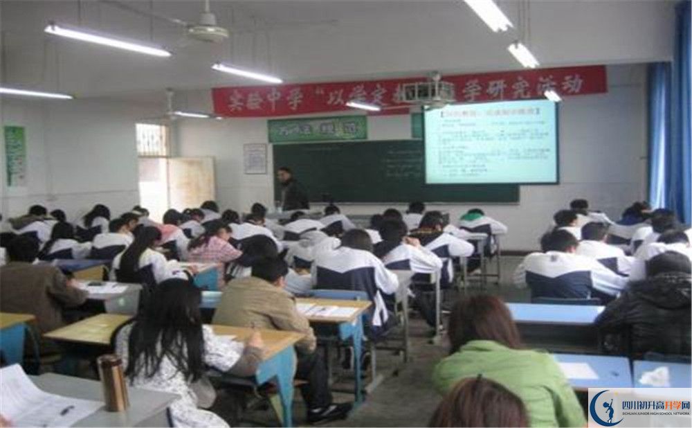 大邑縣實(shí)驗(yàn)中學(xué)住宿費(fèi)用是多少錢？
