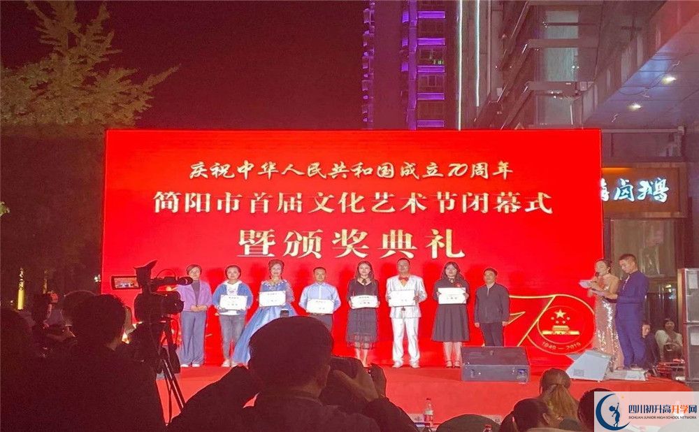 石橋中學高一多久放一次假？					
