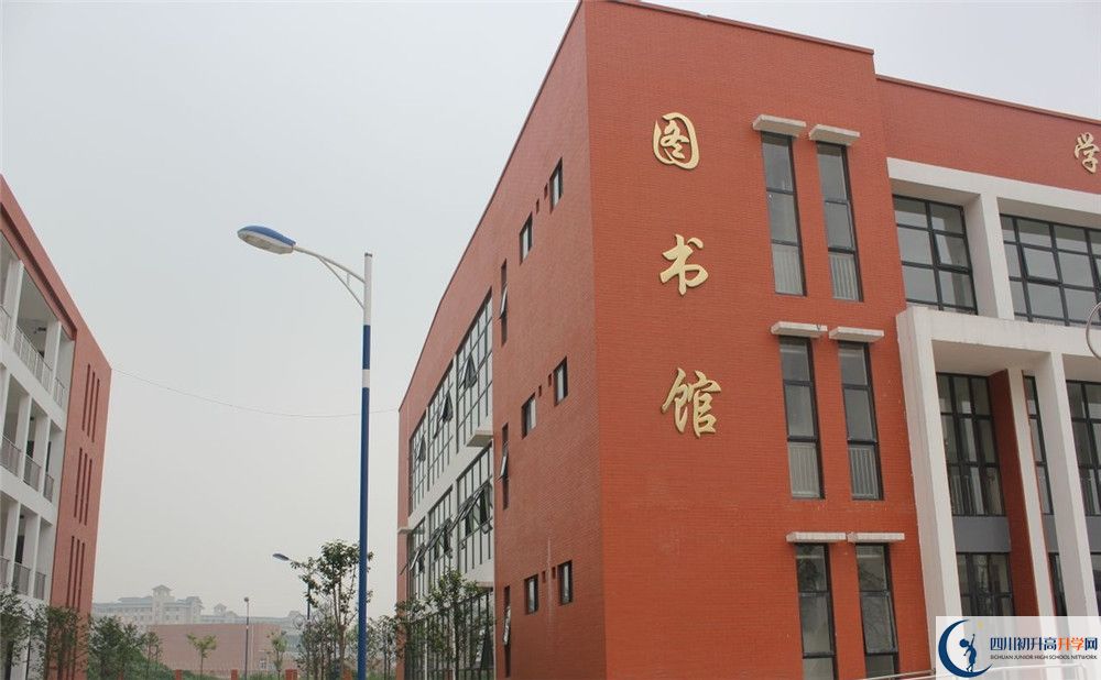 金堂中學高一多久放一次假？