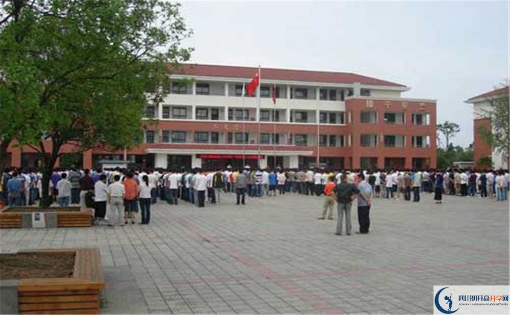 邛崍一中高一多久放一次假呢？