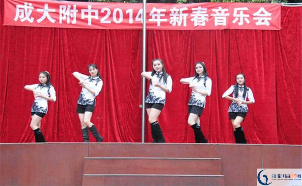 成都大學(xué)附屬中學(xué)2020年外地生學(xué)費(fèi)是多少？