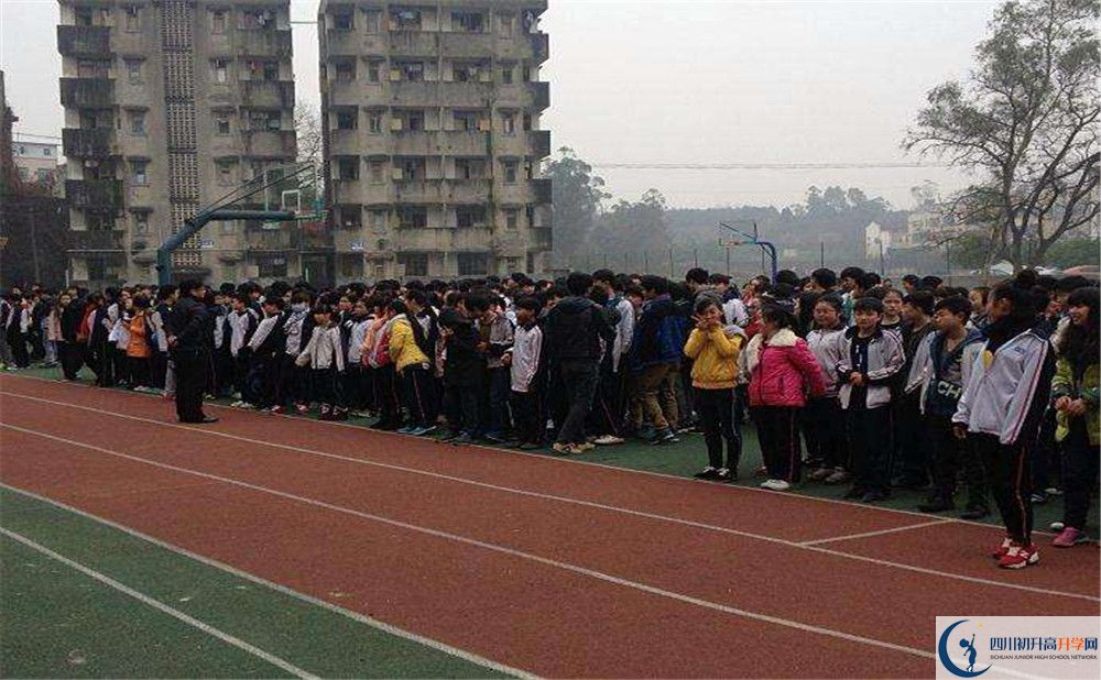 高板中學(xué)2020年外地生學(xué)費(fèi)是多少？