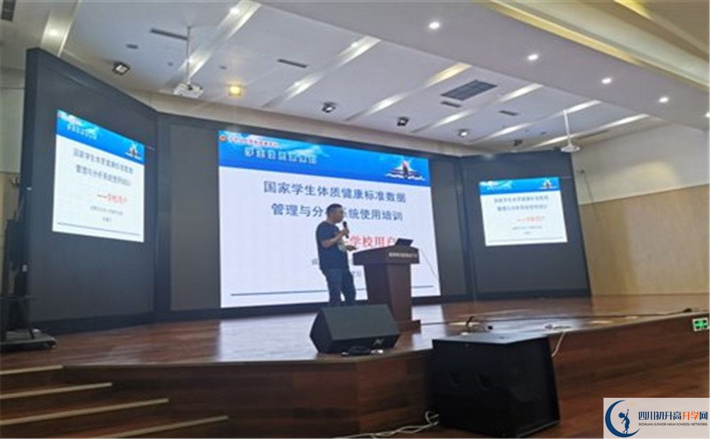 成都教科院附屬學校平行班與實驗班差多少？