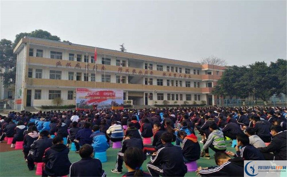 新都泰興中學(xué)是私立還是公立學(xué)校？