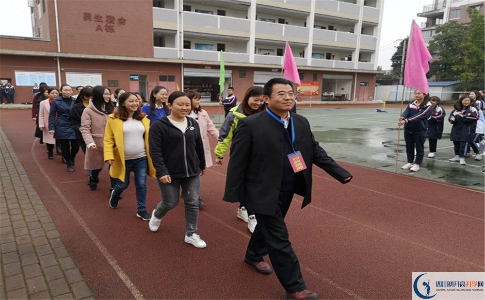 都江堰育才學(xué)校平行班與實(shí)驗(yàn)班差多少？