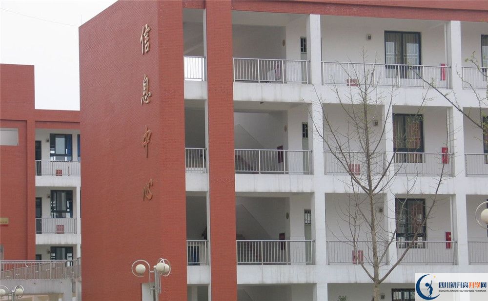 金堂中學平行班與實驗班差多少？