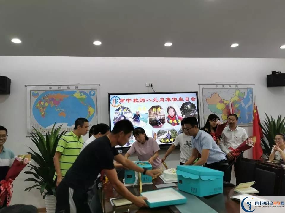 成都石室佳興外國語學校夏令營費用是多少？