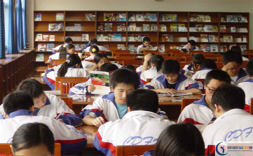 2020成都大學(xué)附屬中學(xué)初升高分班考試題難不難？