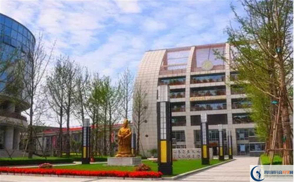 石室天府中學(xué)是私立收費(fèi)嗎？