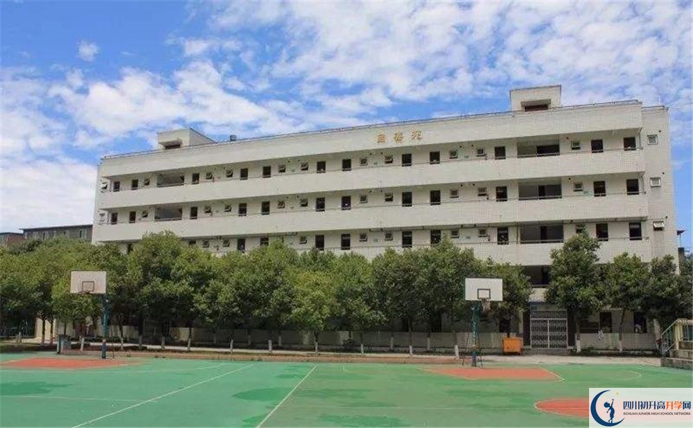成都市籍田中學(xué)實驗班人數(shù)是多少？