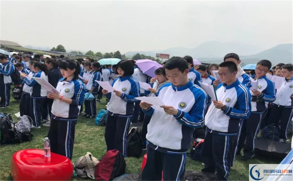 成都列五中學(xué)實(shí)驗(yàn)班人數(shù)是多少？