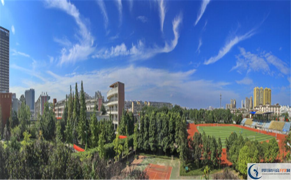 成都市龍泉中學(xué)實(shí)驗(yàn)班人數(shù)是多少？
