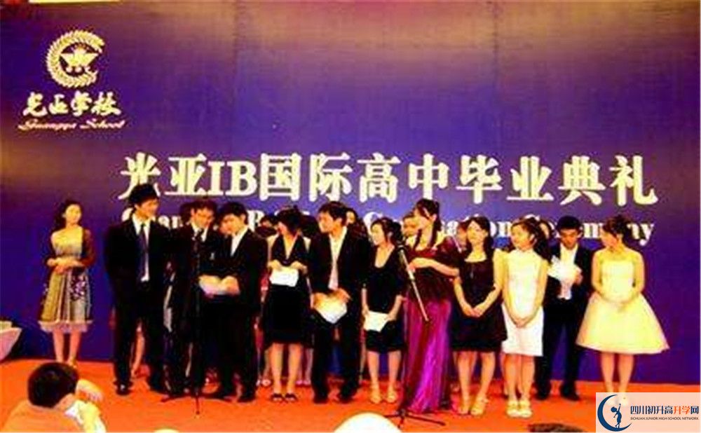 光亞學(xué)校實(shí)驗(yàn)班人數(shù)是多少？