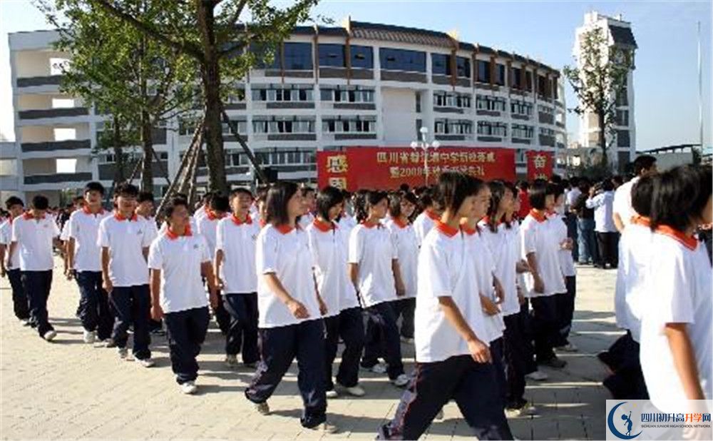 都江堰中學(xué)是私立收費(fèi)嗎？