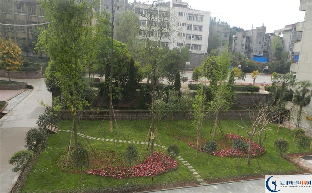 竹篙中學(xué)是重點中學(xué)嗎？