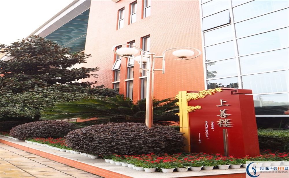 金堂中學(xué)是私立收費(fèi)嗎？