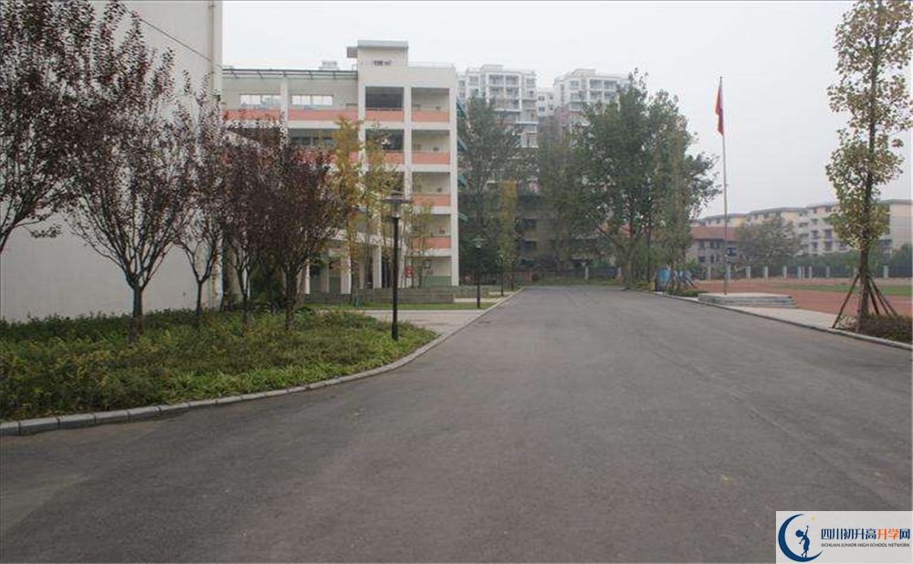 四川師范大學(xué)附屬中學(xué)實驗班學(xué)費貴嗎？