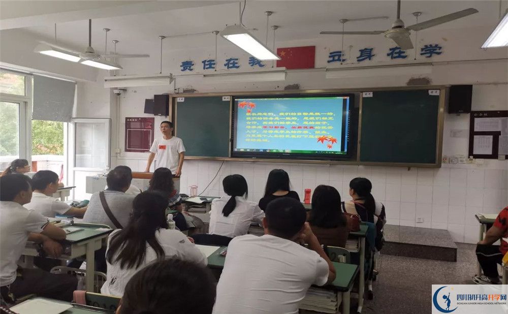 成都經(jīng)濟(jì)技術(shù)開發(fā)區(qū)實(shí)驗(yàn)中學(xué)實(shí)驗(yàn)班學(xué)費(fèi)貴嗎？