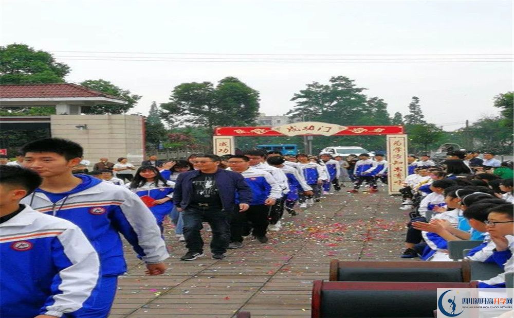 敖平中學(xué)實驗班學(xué)費貴嗎？