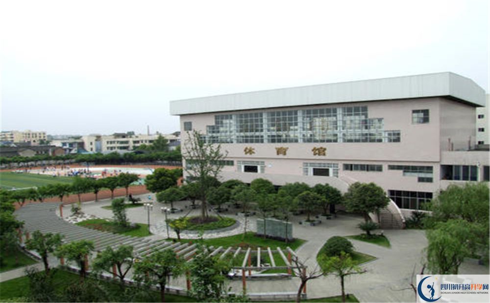 邛崍二中實(shí)驗(yàn)班學(xué)費(fèi)貴嗎？