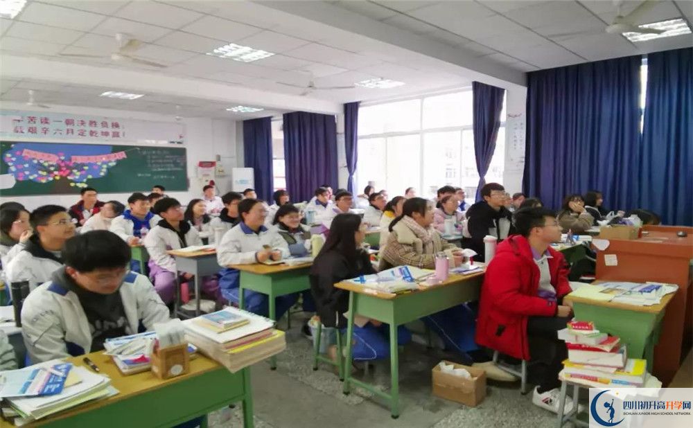 簡陽中學(xué)實(shí)驗(yàn)班學(xué)費(fèi)貴嗎？