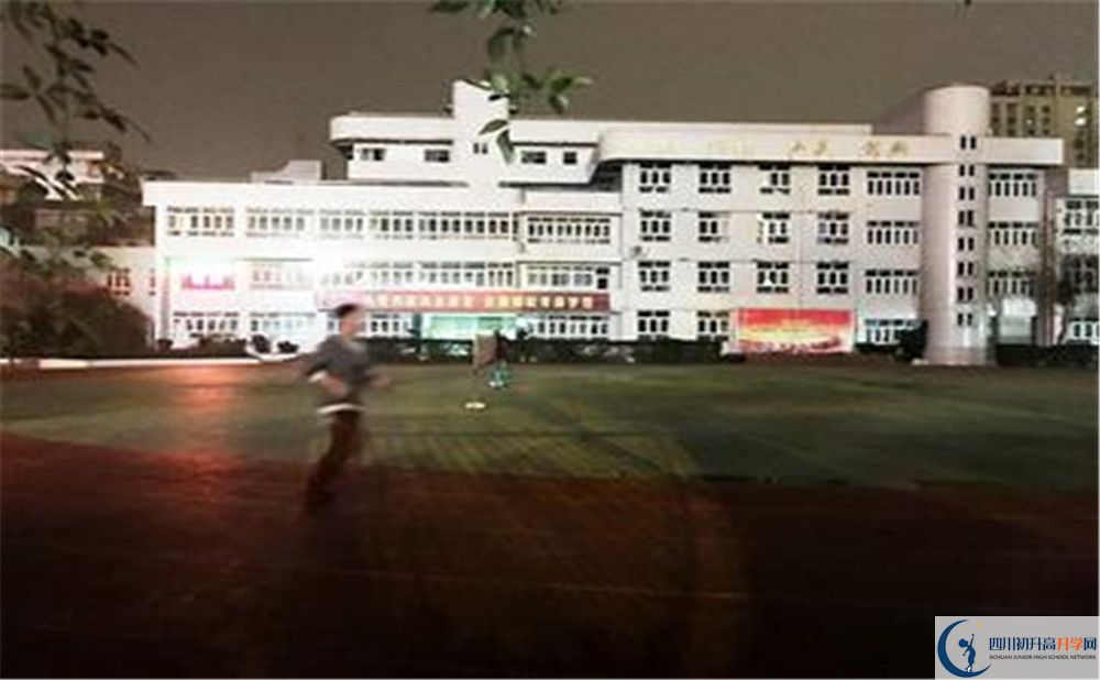 成都市第十七中學(xué)補課嗎？
