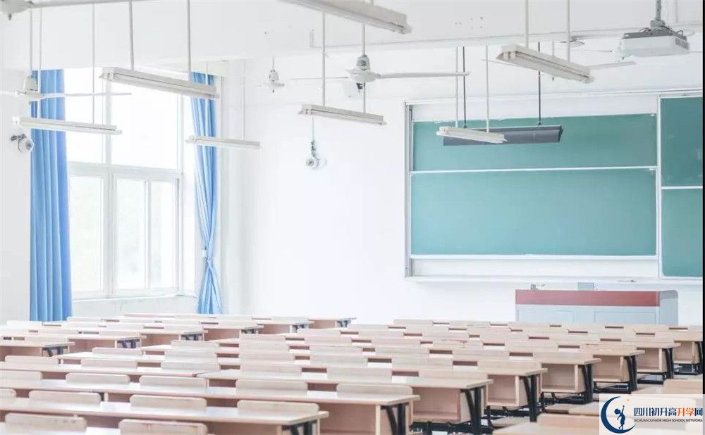 成都鐵路中學補課嗎？