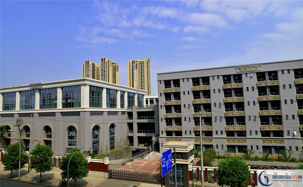成都市第四十九中學補課嗎？