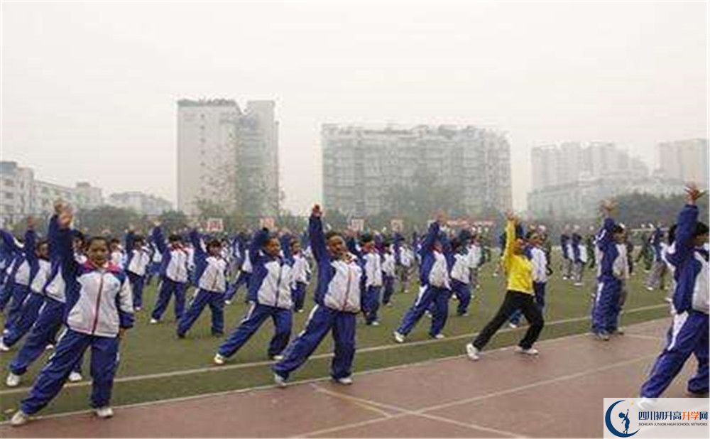 成都高新實驗中學在校學生總人數是多少？
