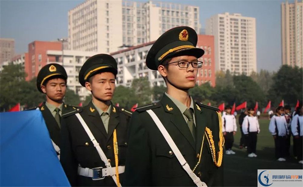 香城中學(xué)在校學(xué)生總?cè)藬?shù)是多少？