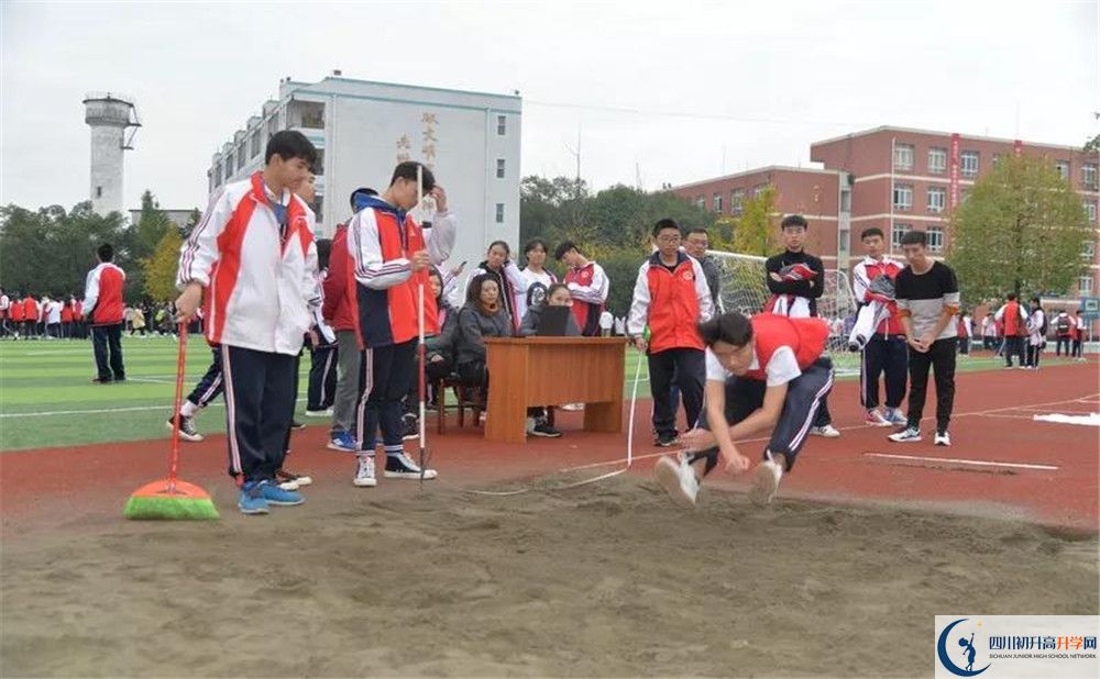 壽安中學在校學生總?cè)藬?shù)是多少？