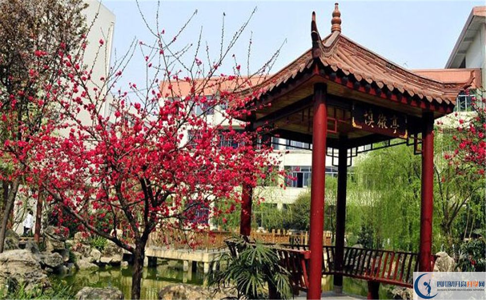 崇州市蜀城中學在哪里？